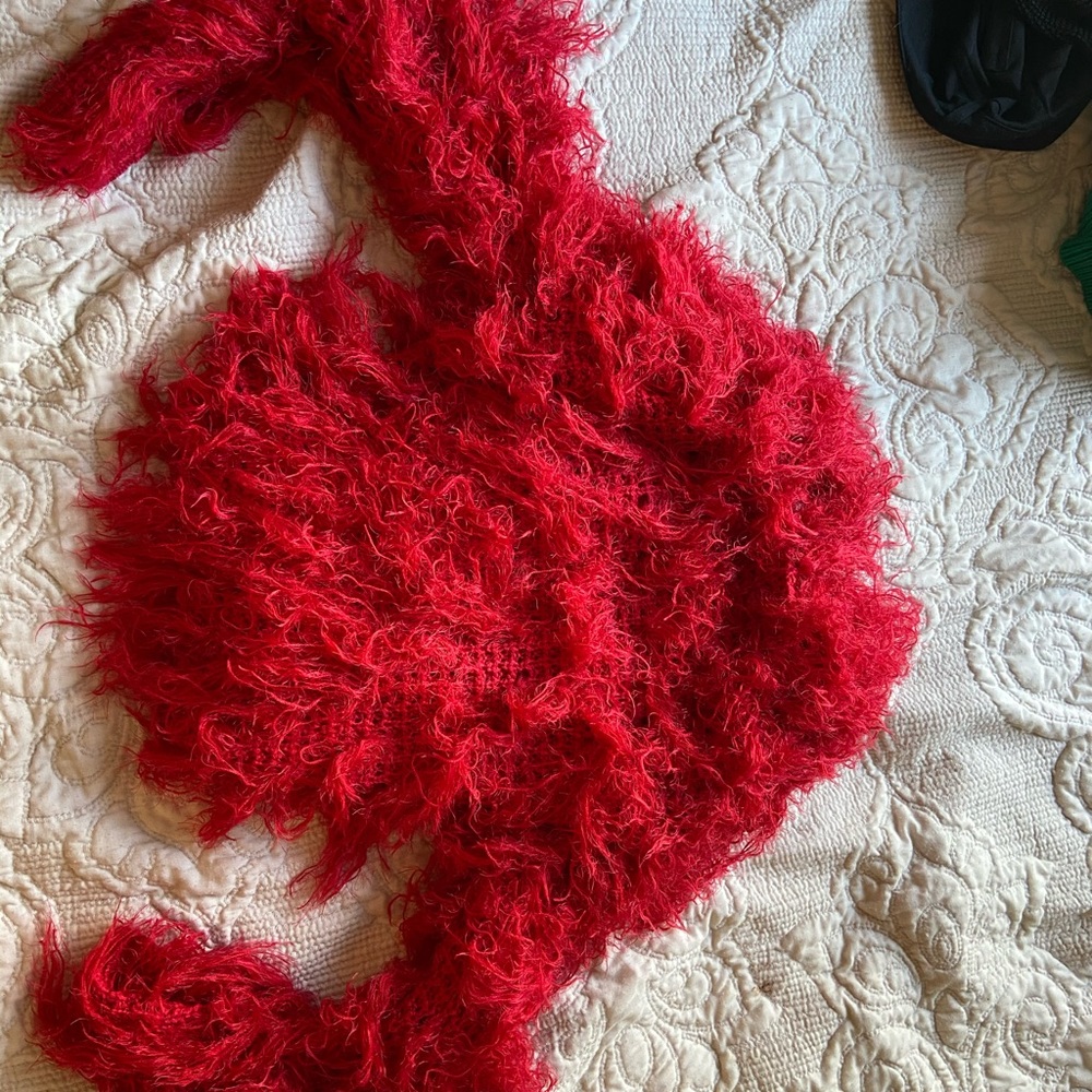 Red sweater - Picture 3 of 3